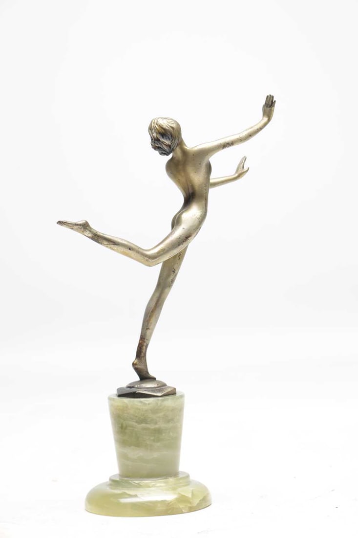 IN THE MANNER OF LORENZL AN ART DECO BRONZE FIGURE OF A DANCING GIRL ON A GREEN ONYX BASE - 5