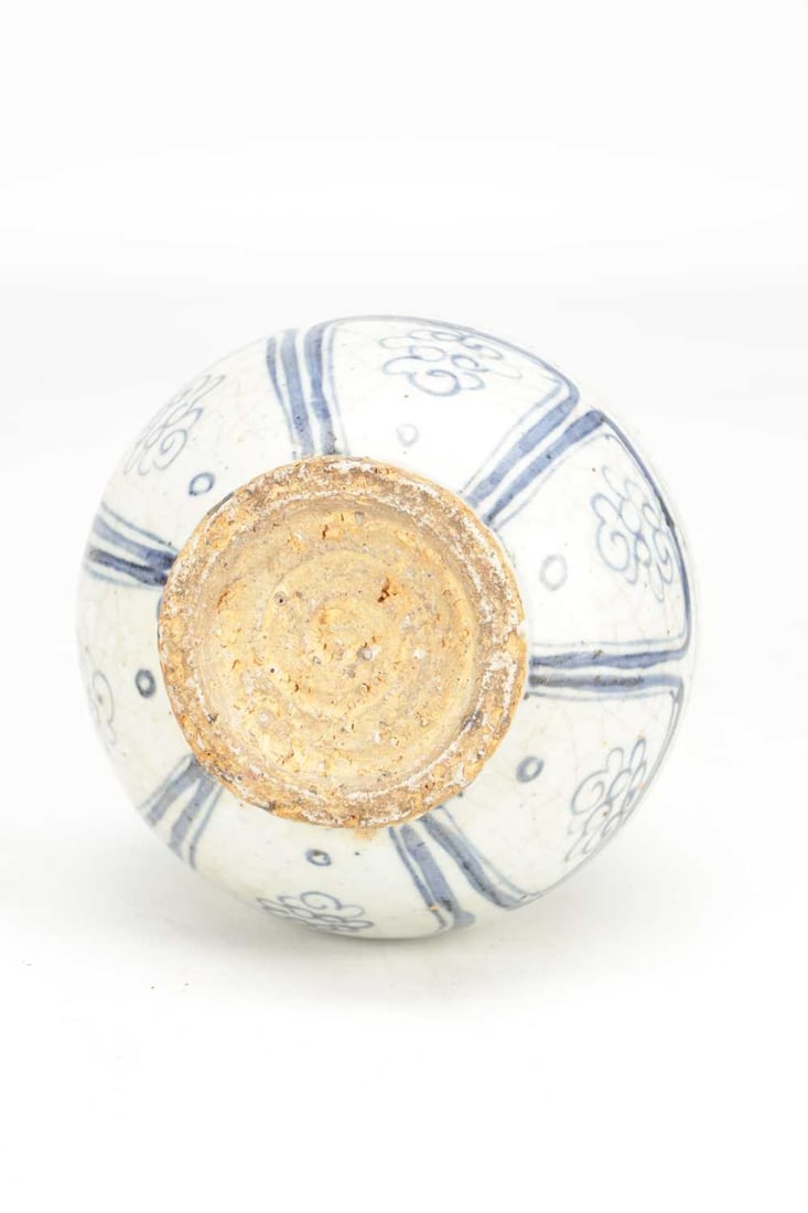 AN 18TH/19TH CENTURY CHINESE BLUE AND WHITE PORCELAIN PEAR-SHAPED VASE - 7