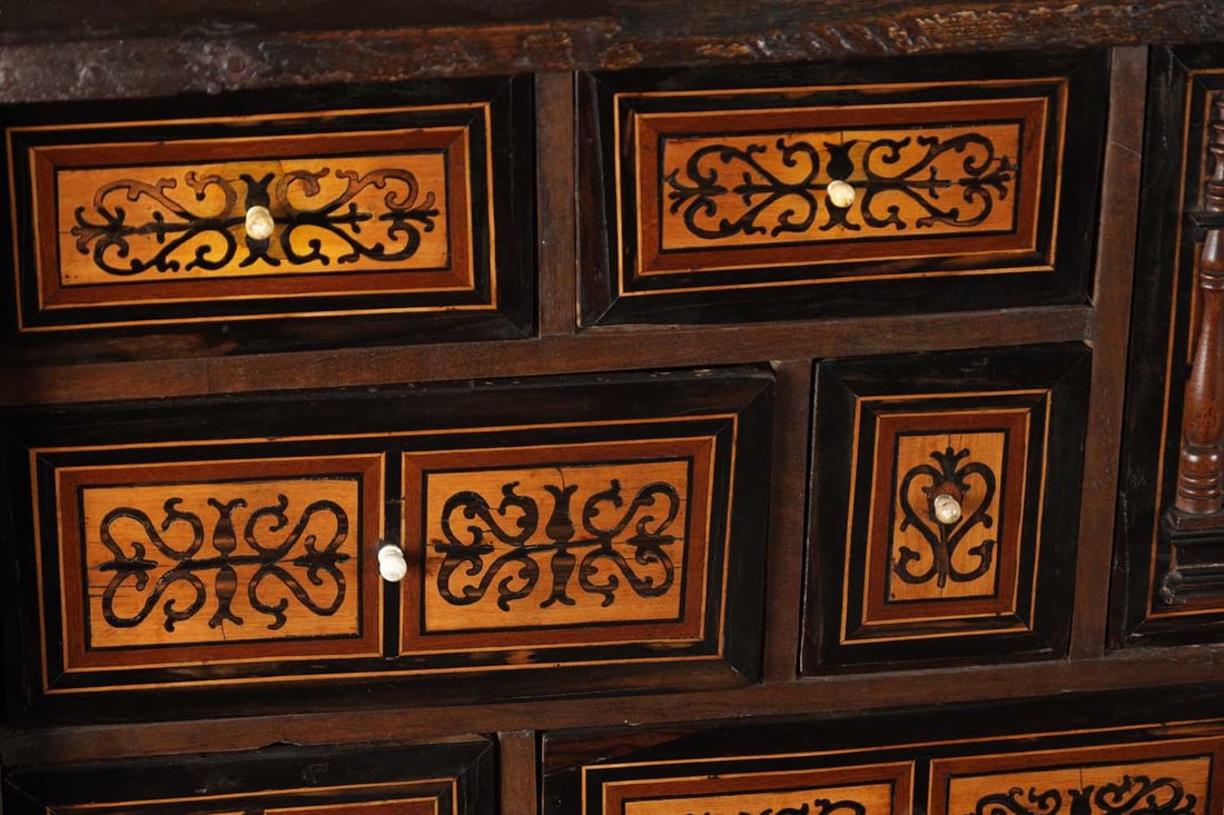 A 17TH CENTURY SPANISH WALNUT AND INLAID CABINET - 3
