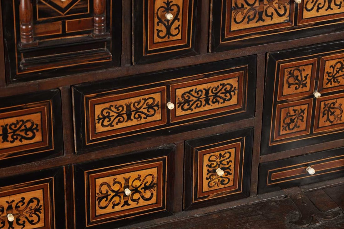 A 17TH CENTURY SPANISH WALNUT AND INLAID CABINET - 5
