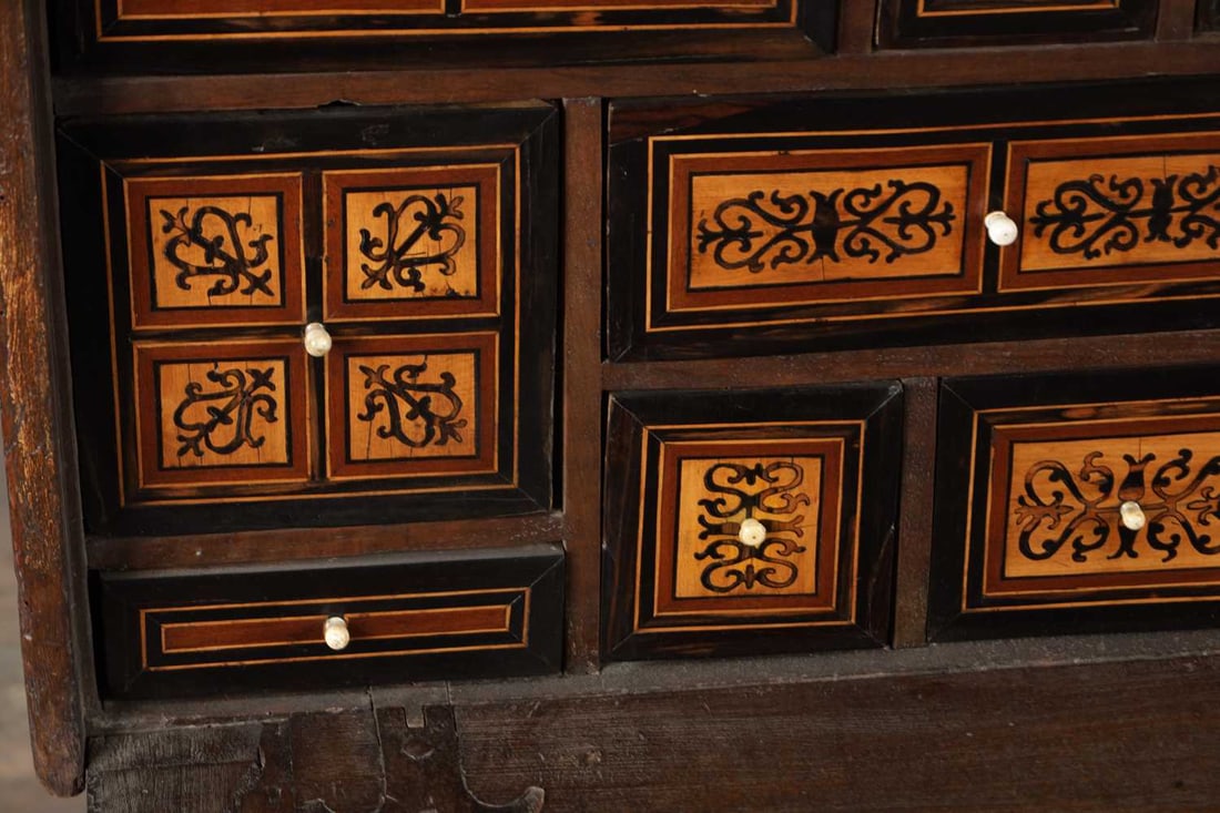 A 17TH CENTURY SPANISH WALNUT AND INLAID CABINET - 6