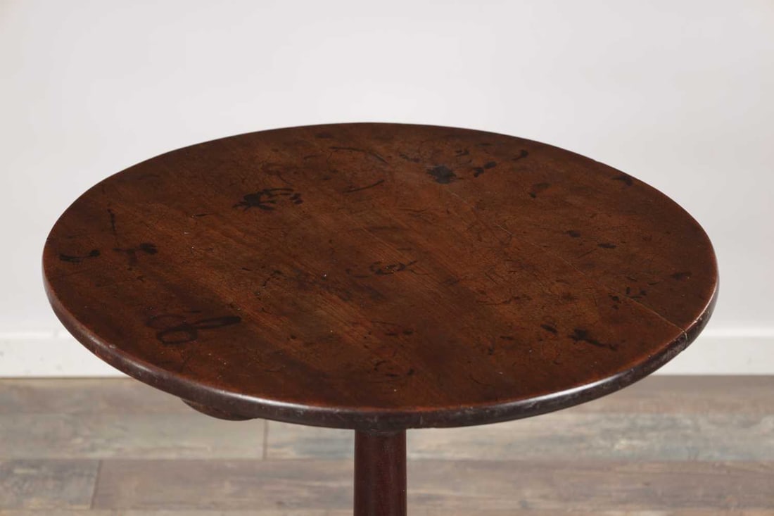 A GEORGE III MAHOGANY TRIPOD TABLE - 2