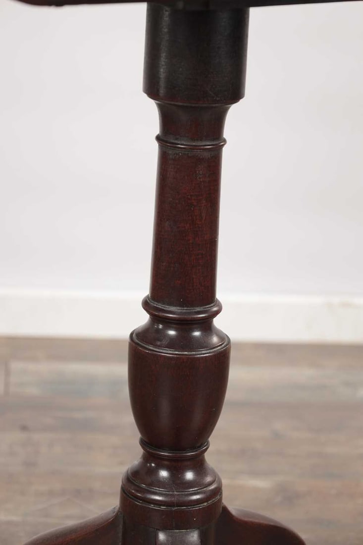 A GEORGE III MAHOGANY TRIPOD TABLE - 4