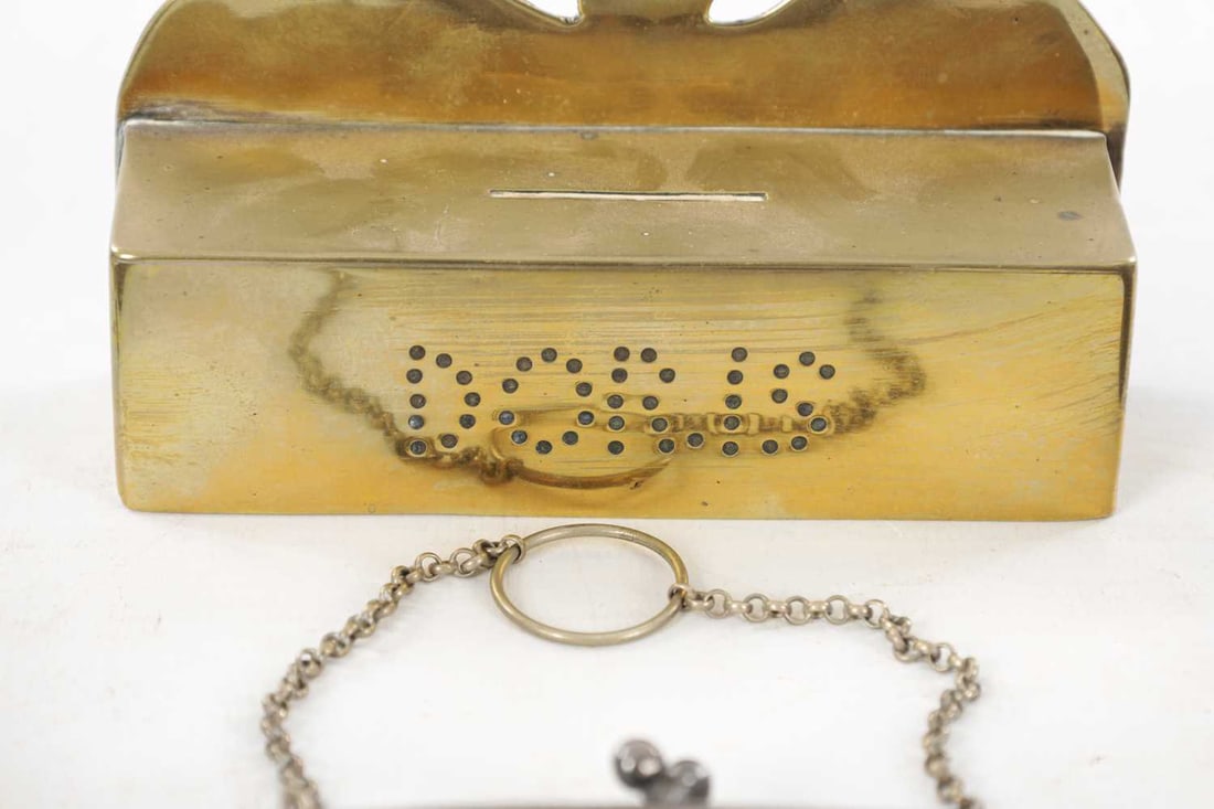 A COLLECTION OF LATE 19TH AND EARLY 20TH CENTURY METALWARE ITEMS - 5