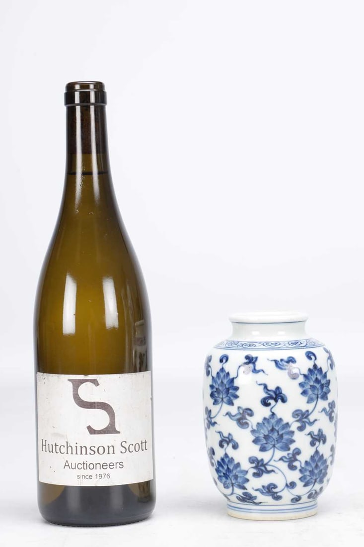 A CHINESE BLUE AND WHITE PORCELAIN LOTUS VASE - 2