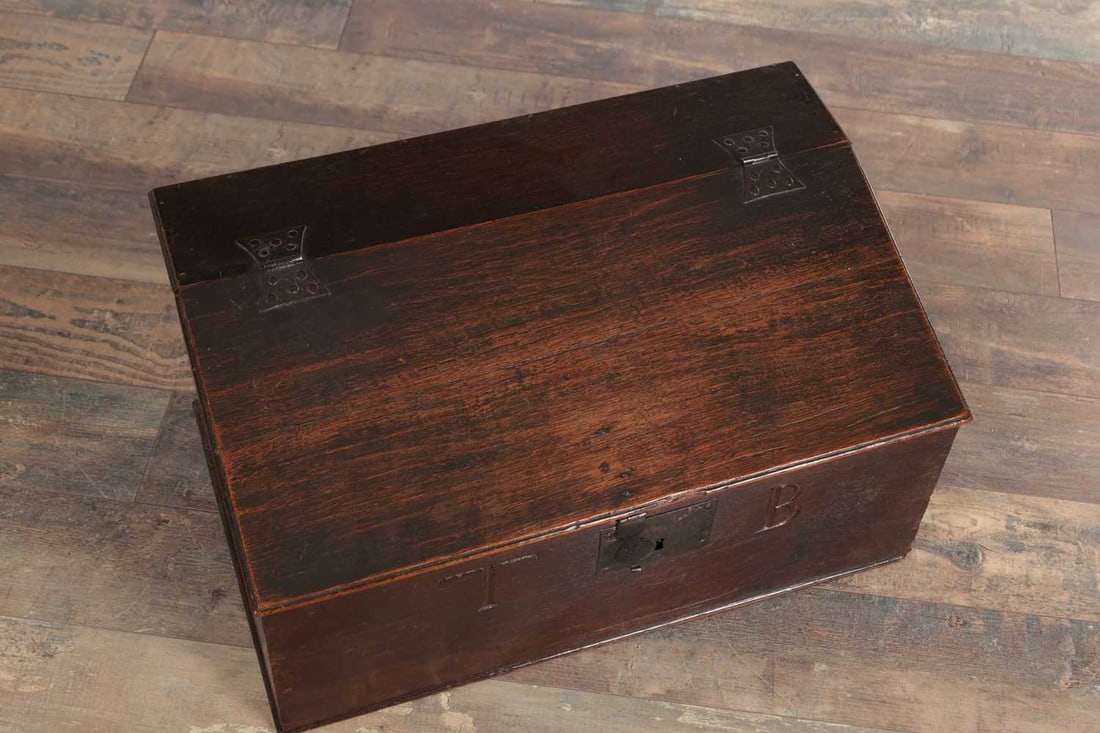 AN 18TH CENTURY OAK BIBLE BOX INITIALLED T.B. - 2