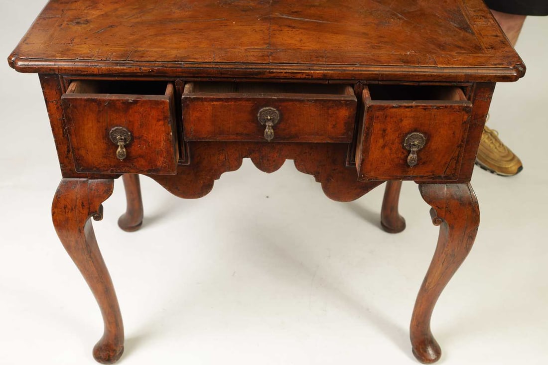 A GEORGE I FIGURED WALNUT AND HERRING-BANDED LOWBOY - 3