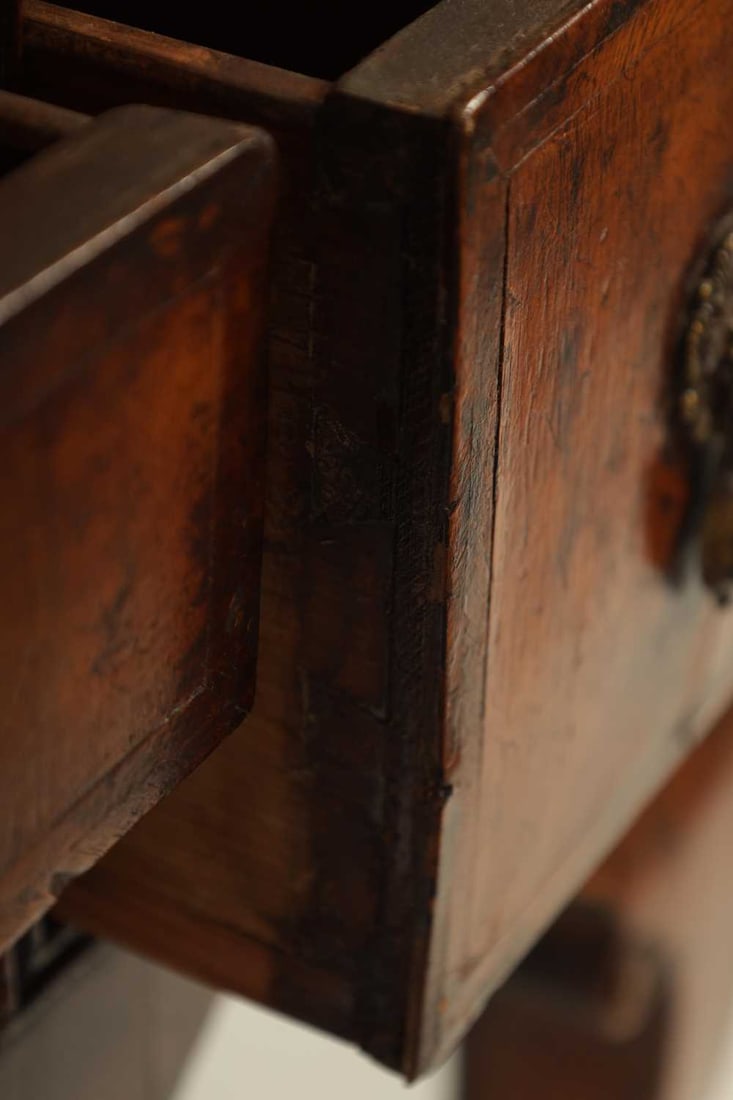 A GEORGE I FIGURED WALNUT AND HERRING-BANDED LOWBOY - 8