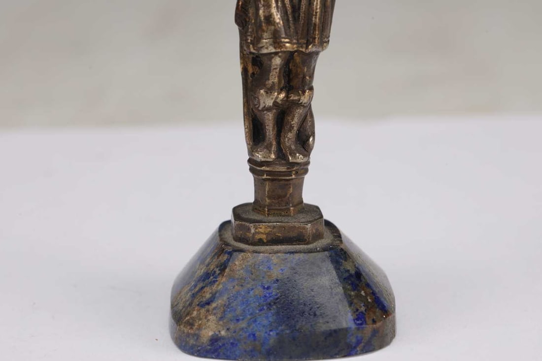 AN 18TH/19TH CENTURY GRAND TOUR BRONZE FIGURE OF A SOLDIER ON A LAPIS LAZULI BASE - 4