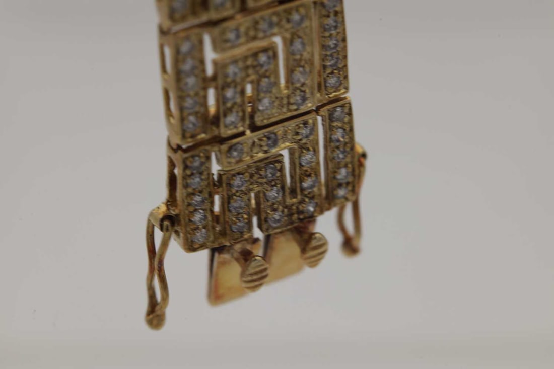 A 9CT YELLOW GOLD AND DIAMOND GEOMETRIC BRACELET - 3