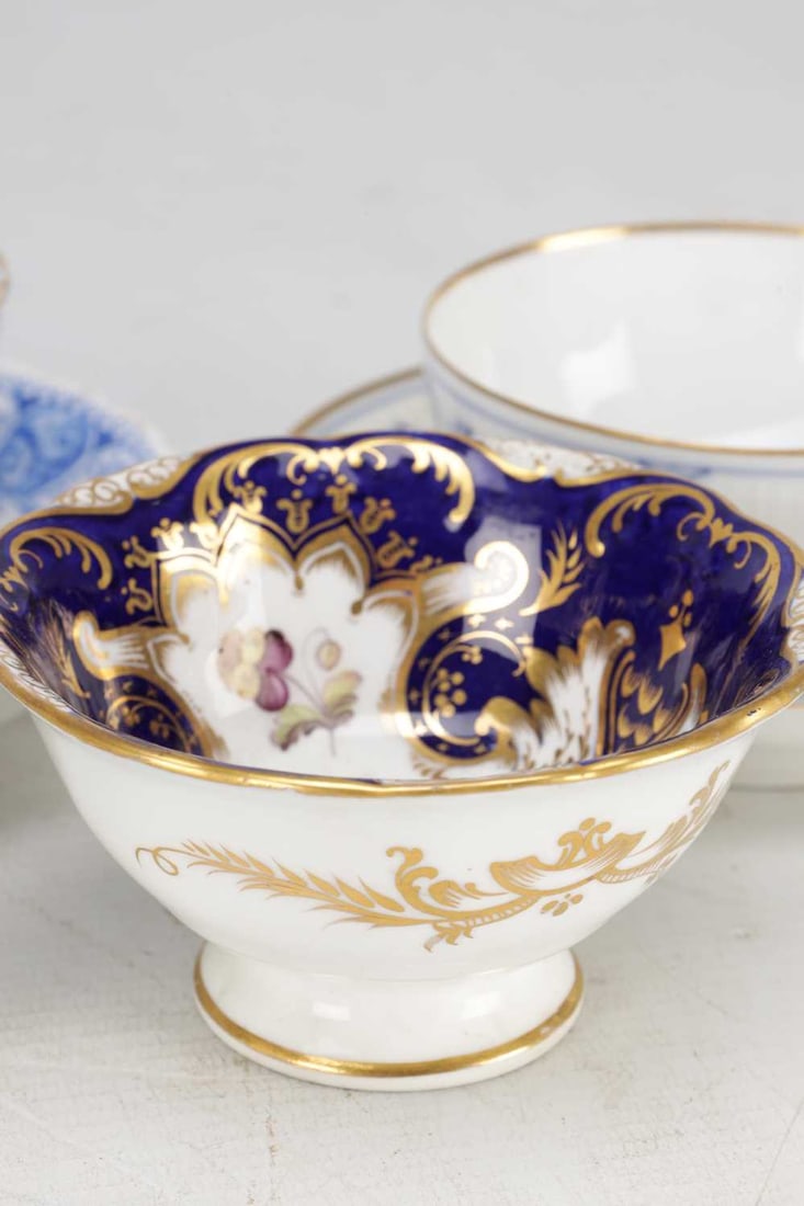 A COLLECTION OF 19TH CENTURY ENGLISH CERAMICS - 5