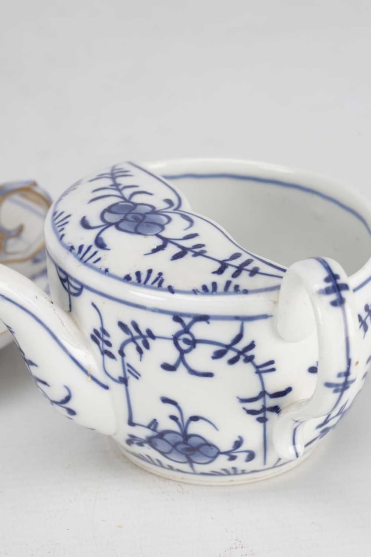 A COLLECTION OF 19TH CENTURY ENGLISH CERAMICS - 9