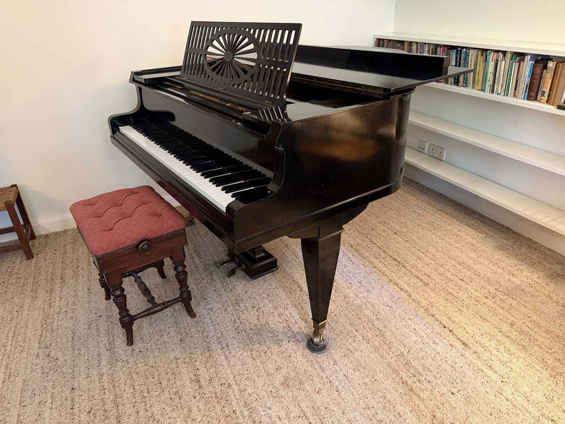 AN EARLY 20TH CENTURY GERMAN EBONISED BABY GRAND PIANO BY SCHEIDMAYER - 7