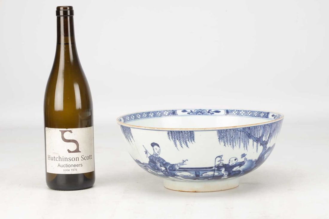 A KANGXI PERIOD CHINESE BLUE AND WHITE PORCELAIN PUNCH BOWL - 2