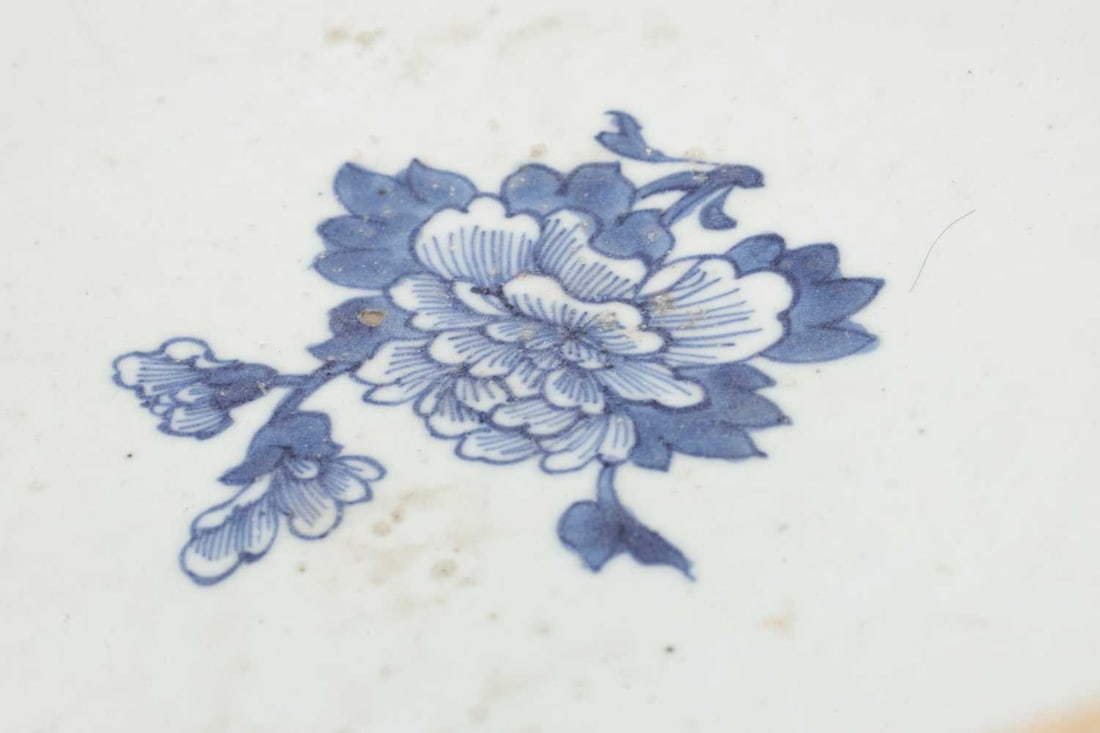 A KANGXI PERIOD CHINESE BLUE AND WHITE PORCELAIN PUNCH BOWL - 7