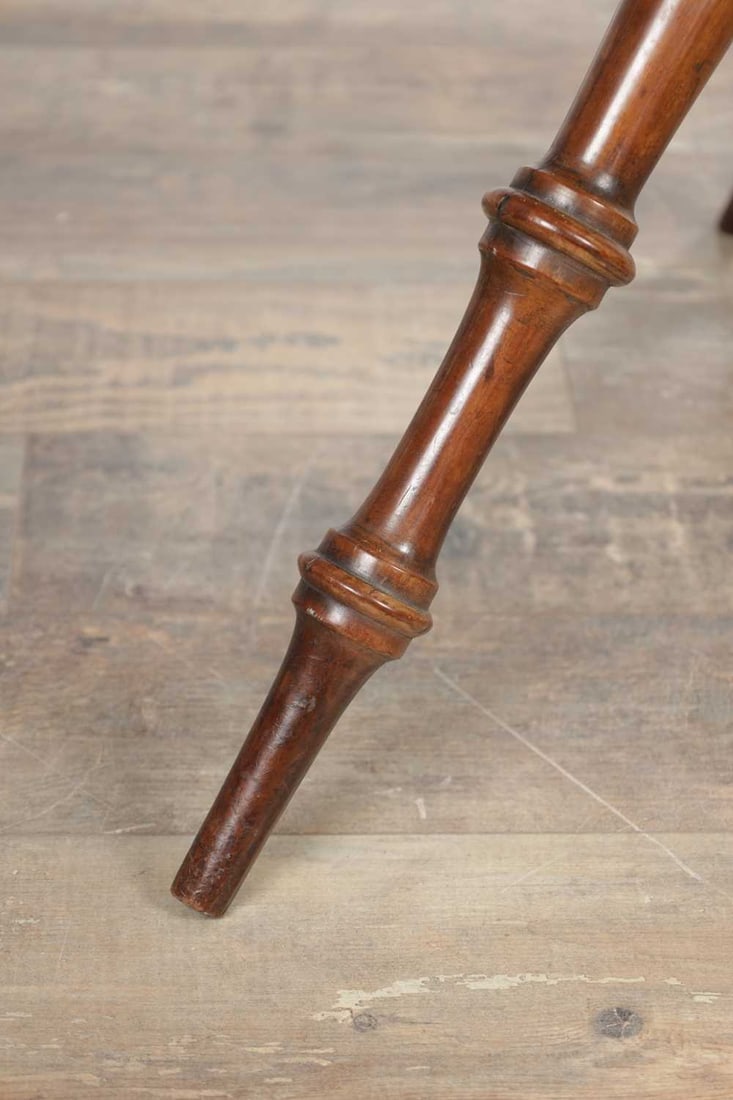 A 19TH CENTURY ITALIAN WALNUT AND MARQUETRY SORRENTO TABLE - 4