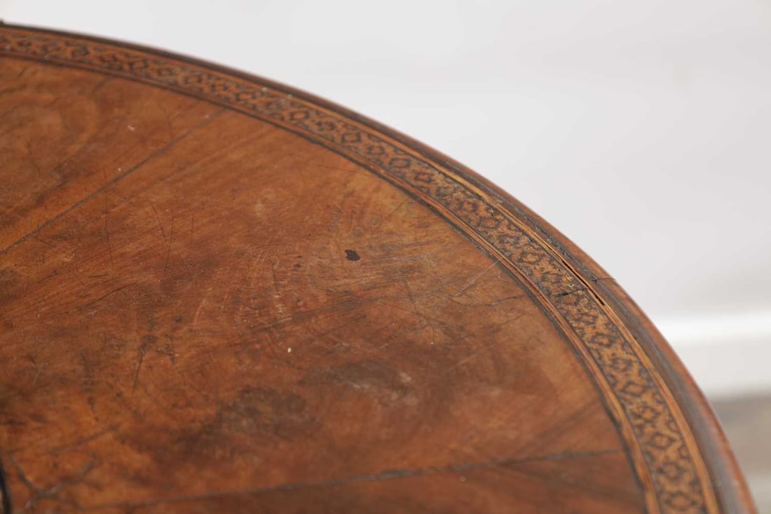 A 19TH CENTURY ITALIAN WALNUT AND MARQUETRY SORRENTO TABLE - 5