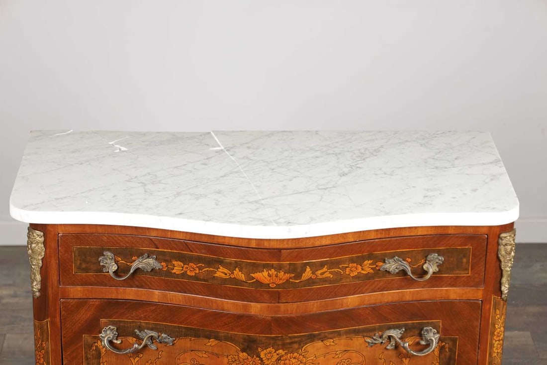 A FRENCH LOUIS XV STYLE MARQUETRY INLAID BOMBÉ COMMODE - 2
