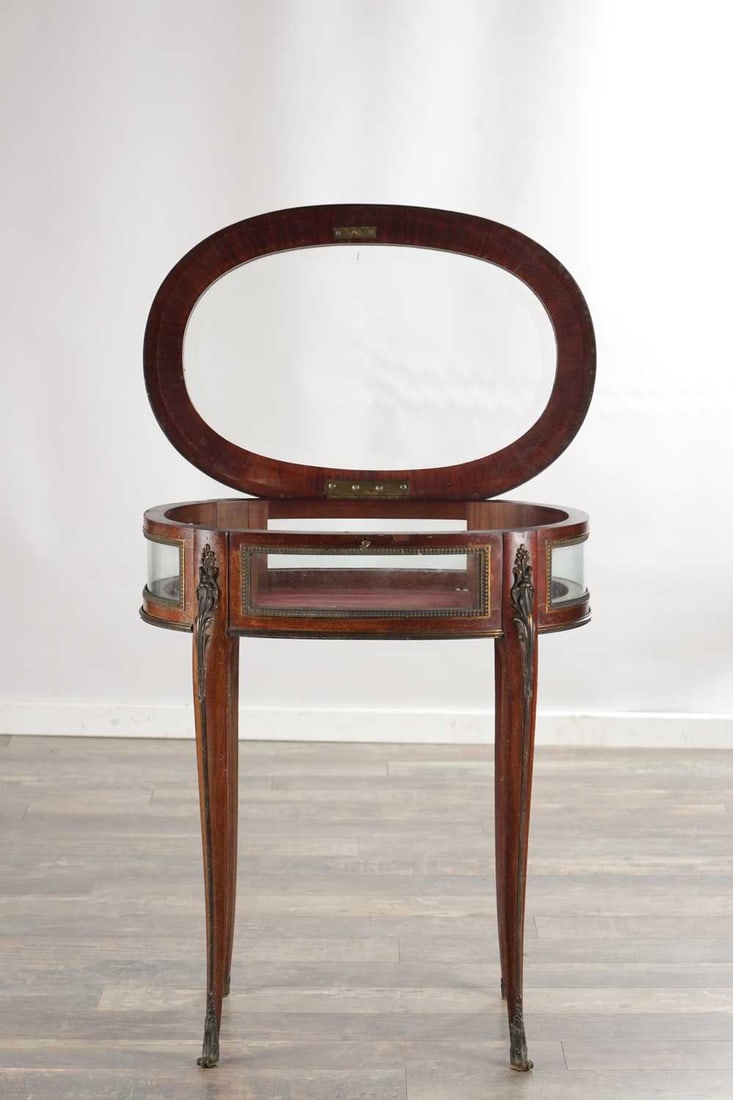 A 19TH CENTURY FRENCH MAHOGANY AND ORMOLU MOUNTED BIJOUTERIE TABLE - 7