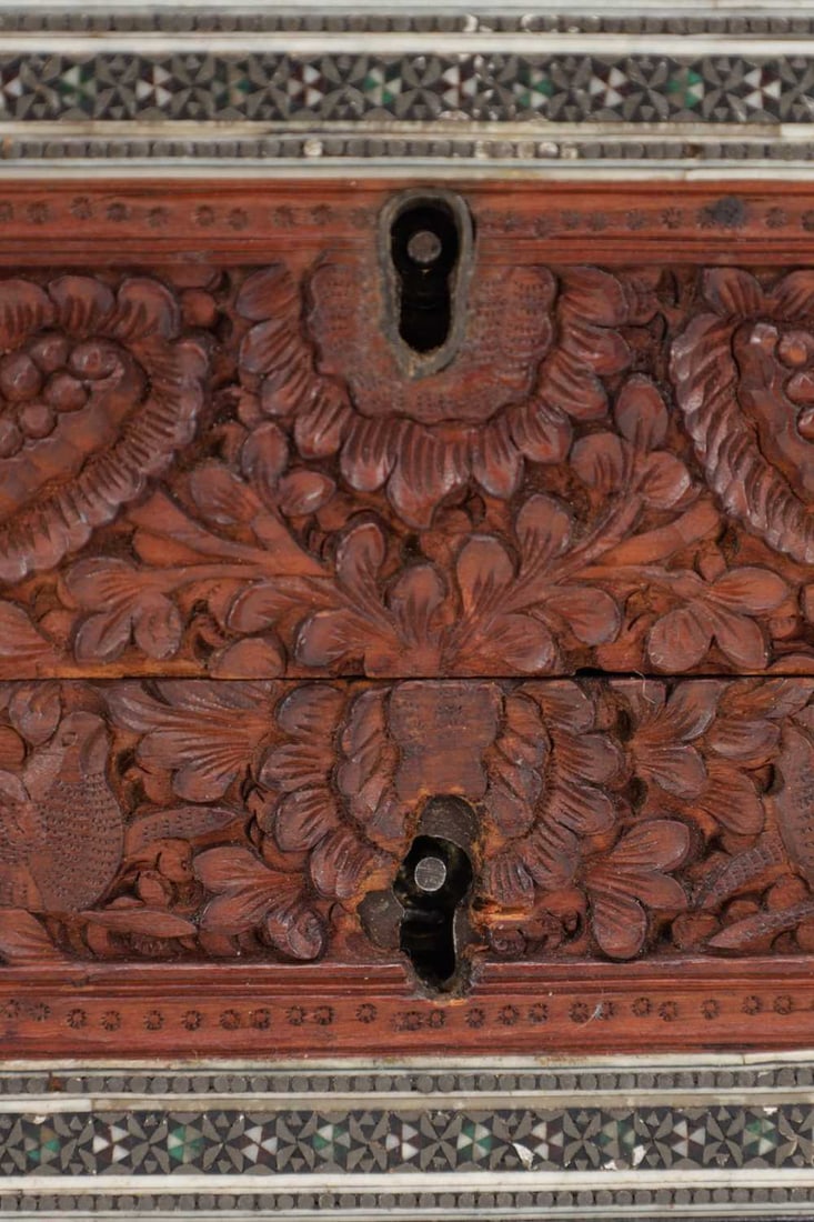 A 19TH CENTURY ANGLO INDIAN SANDALWOOD AND IVORY WORK BOX - 4