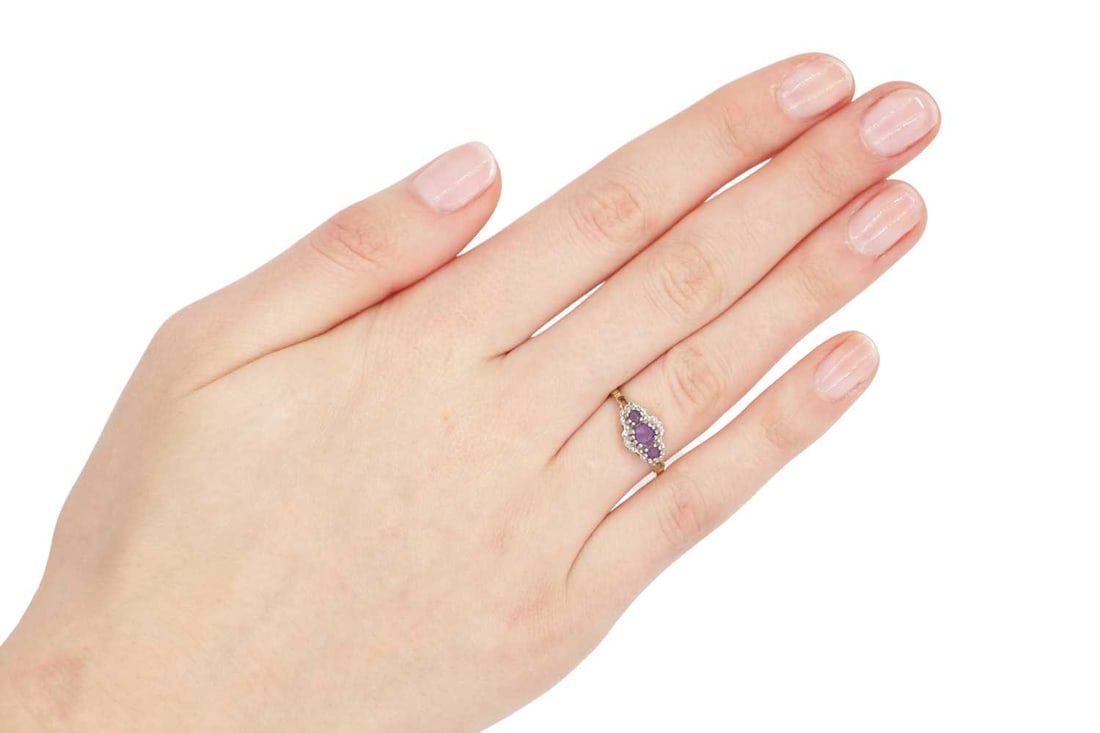 A 9CT YELLOW GOLD AMETHYST AND DIAMOND RING - 2