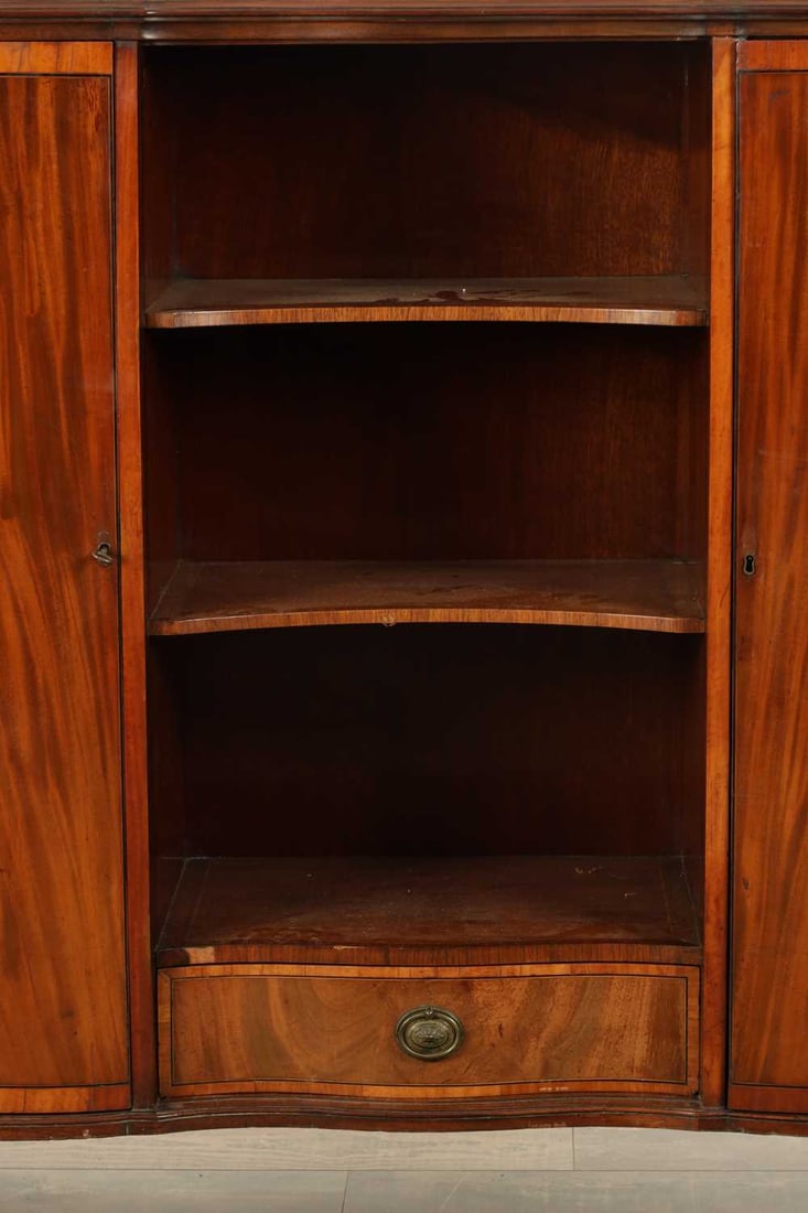 AN UNUSUAL GEORGE III CROSS-BANDED FLAMED MAHOGANY SERPENTINE FRONTED SIDE CABINET - 4