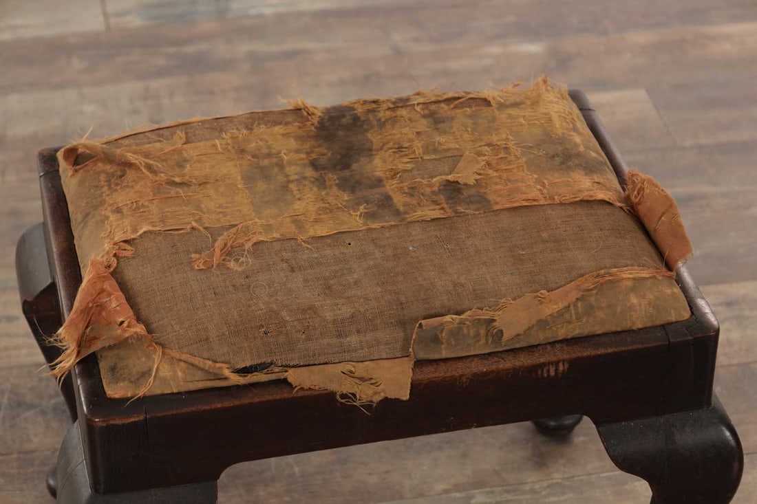 AN 18TH CENTURY WALNUT DRESSING STOOL - 2