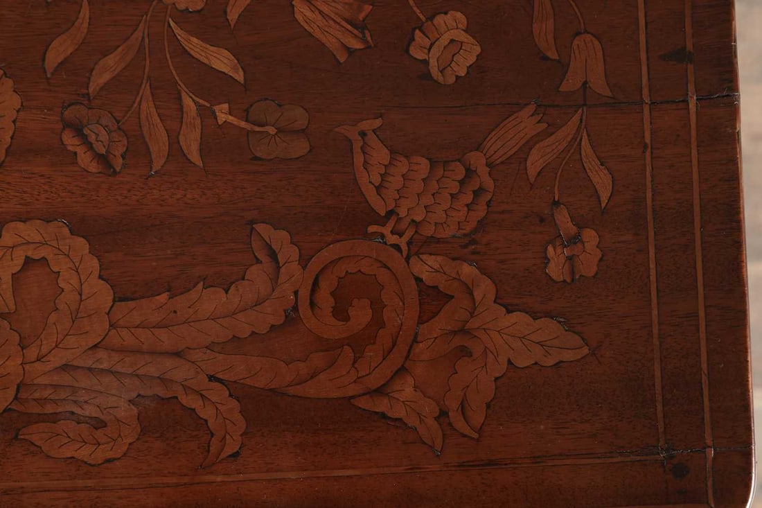 AN 18TH CENTURY DUTCH MARQUETRY SIDE TABLE - 4