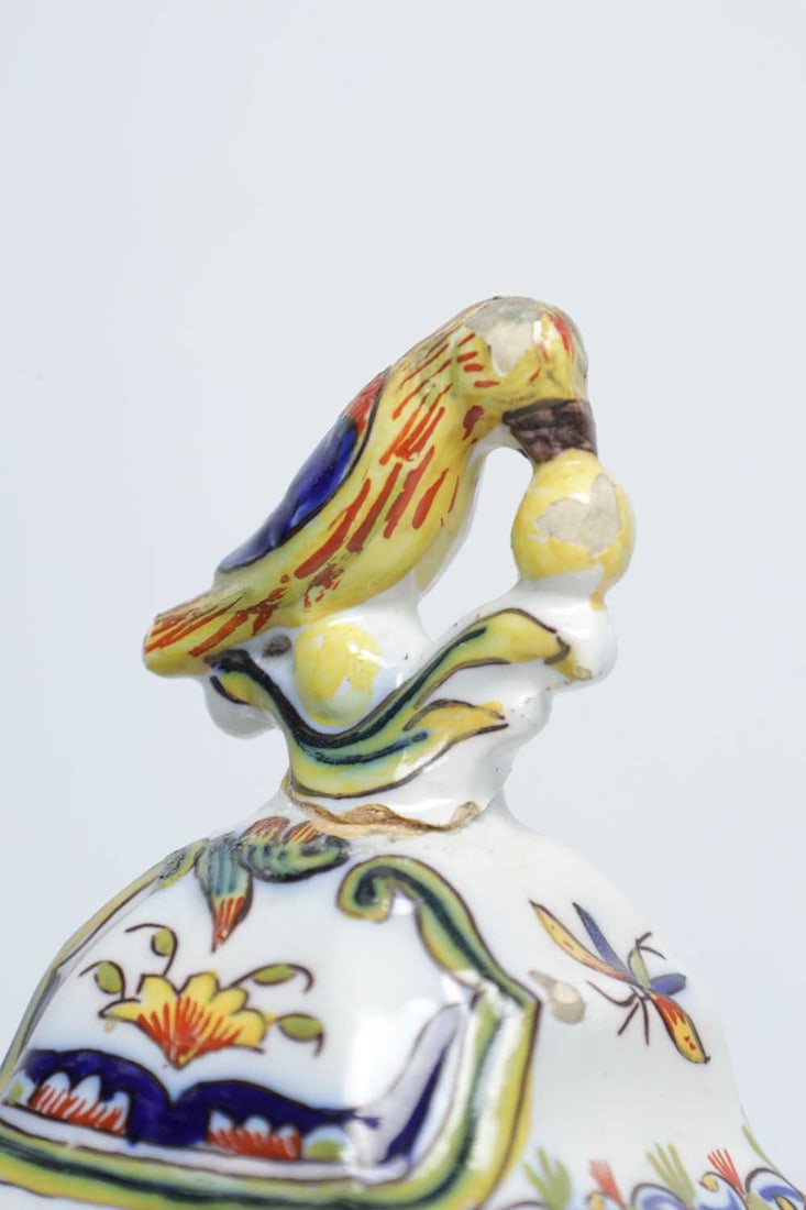 A 19TH CENTURY DUTCH DELFT TIN-GLAZED EARTHENWARE VASE AND COVER WITH BIRD FINIAL - 3
