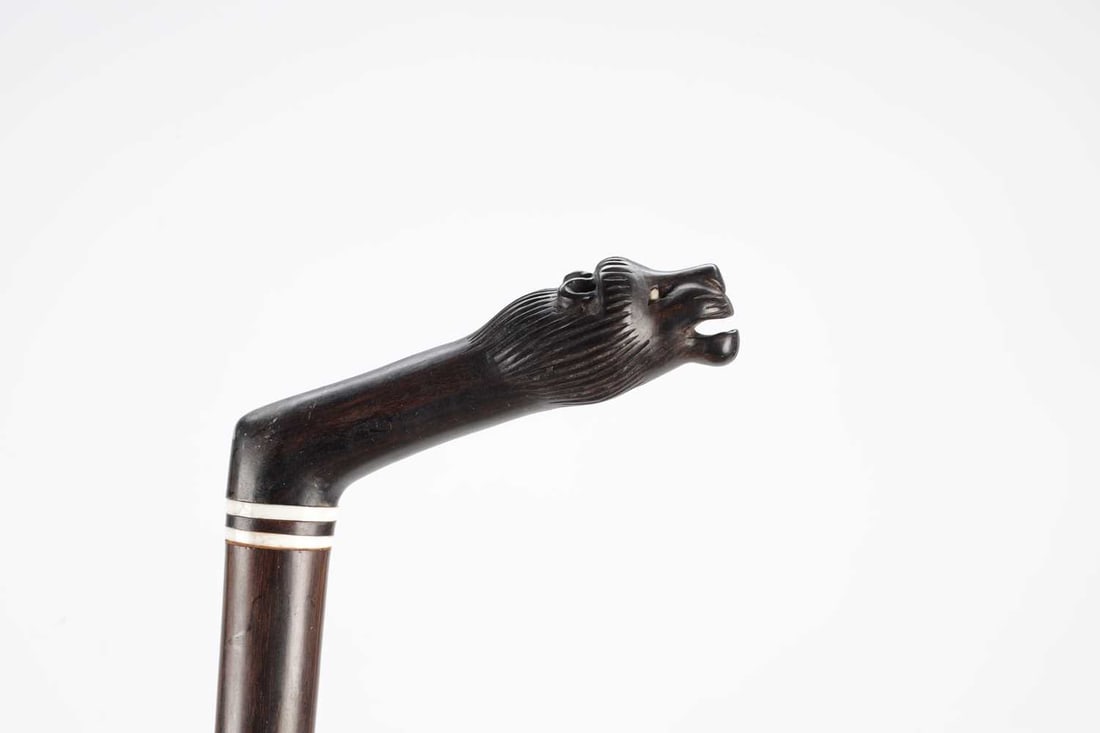 A 19TH/20TH CENTURY INDIAN HARDWOOD WALKING CANE WITH CARVED LION'S HEAD HANDLE - 2