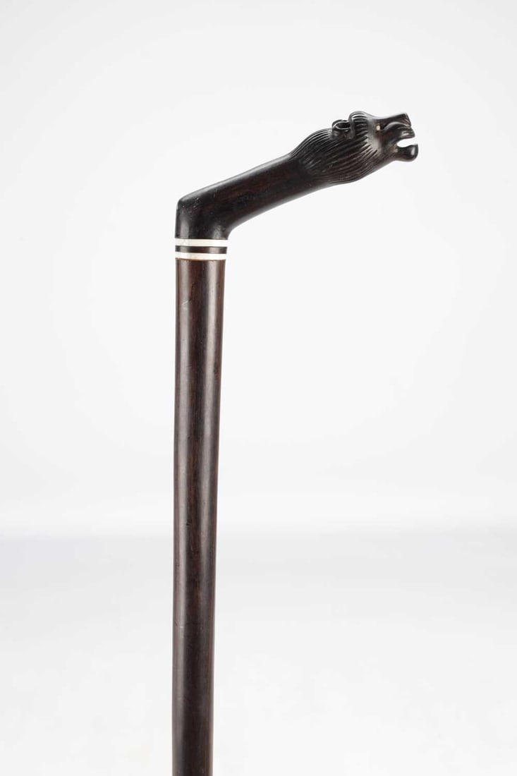 A 19TH/20TH CENTURY INDIAN HARDWOOD WALKING CANE WITH CARVED LION'S HEAD HANDLE - 3