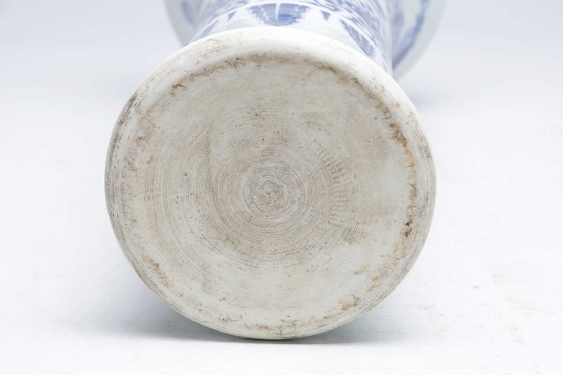 A CHINESE BLUE AND WHITE PORCELAIN GU VASE - 7