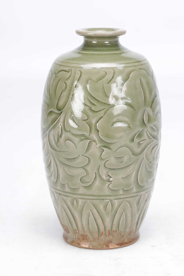 A NORTHERN SONG CHINESE YAOZHOU CELADON-GLAZED CARVED MEIPING VASE - 4