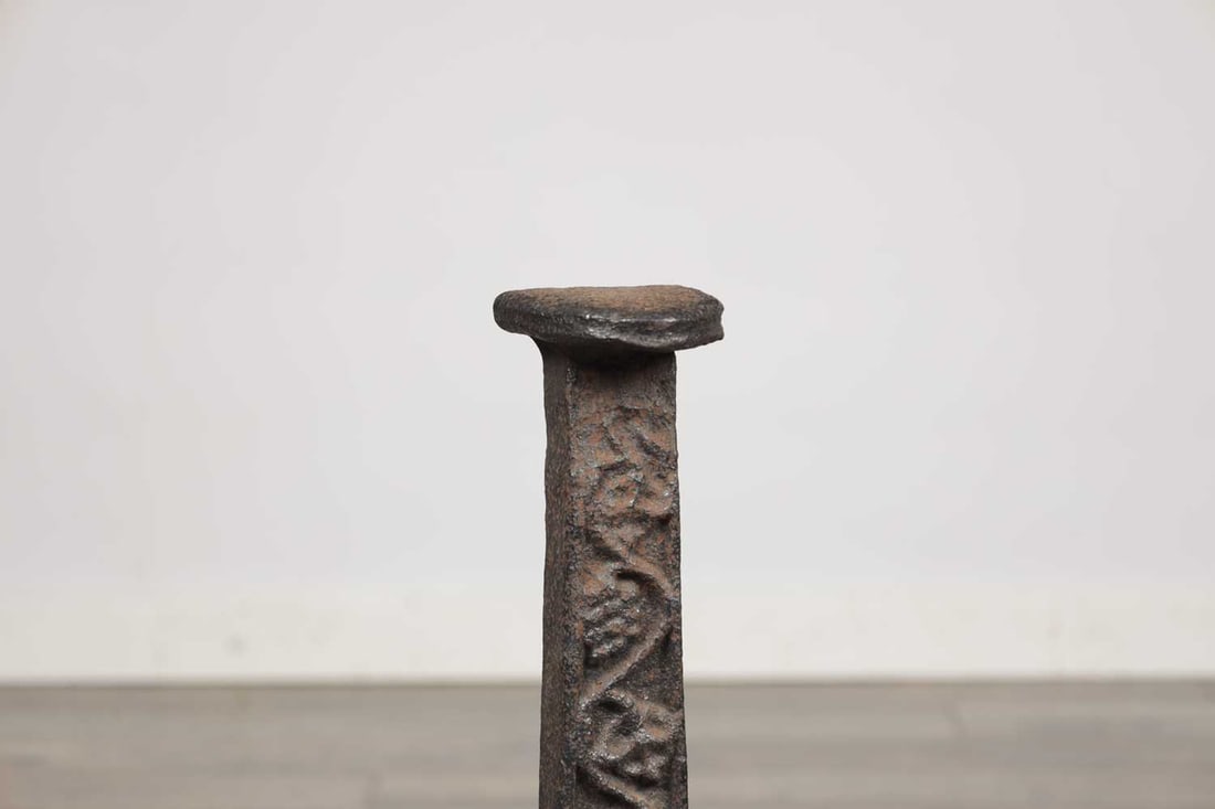 A PAIR OF 16TH CENTURY CAST IRON FIREDOGS - 3