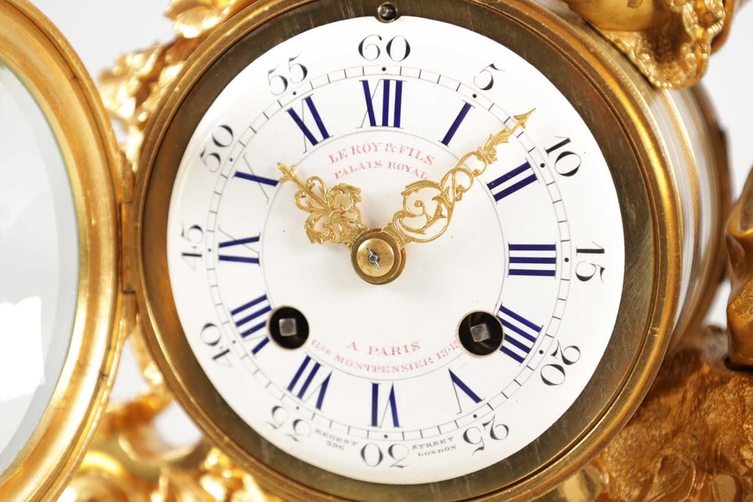 LE ROY, PARIS. A LATE 19TH CENTURY FRENCH ORMOLU AND PORCELAIN PANEL MANTEL CLOCK - 3