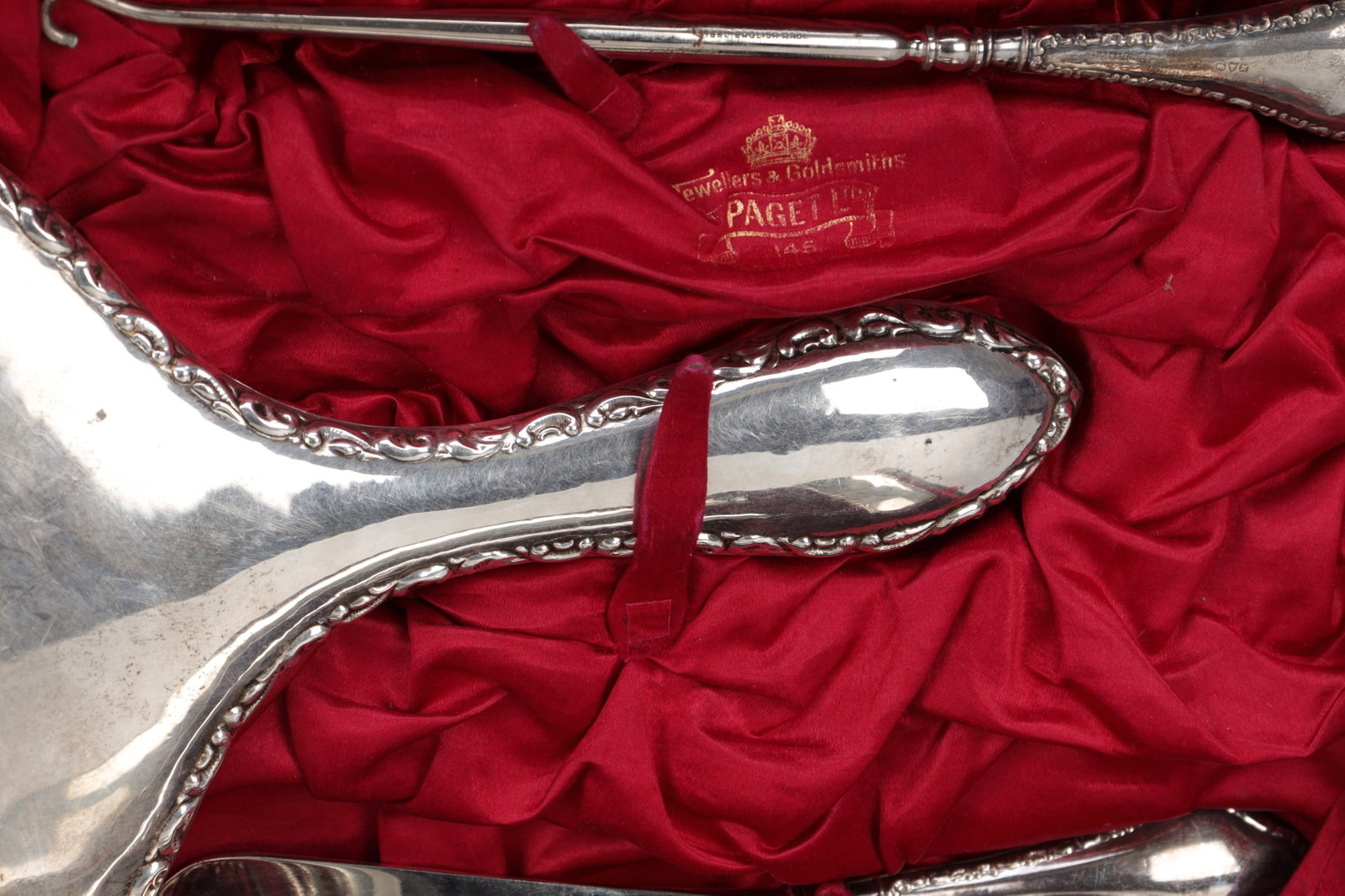 A VICTORIAN SILVER DRESSING TABLE SET IN FITTED CASE - 2