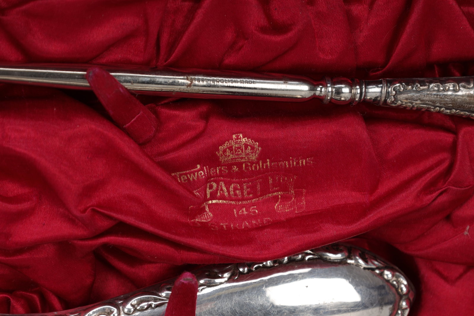 A VICTORIAN SILVER DRESSING TABLE SET IN FITTED CASE - 3