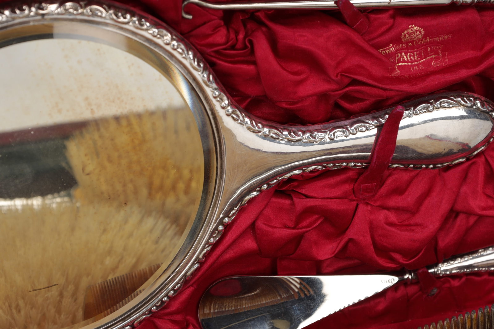 A VICTORIAN SILVER DRESSING TABLE SET IN FITTED CASE - 6