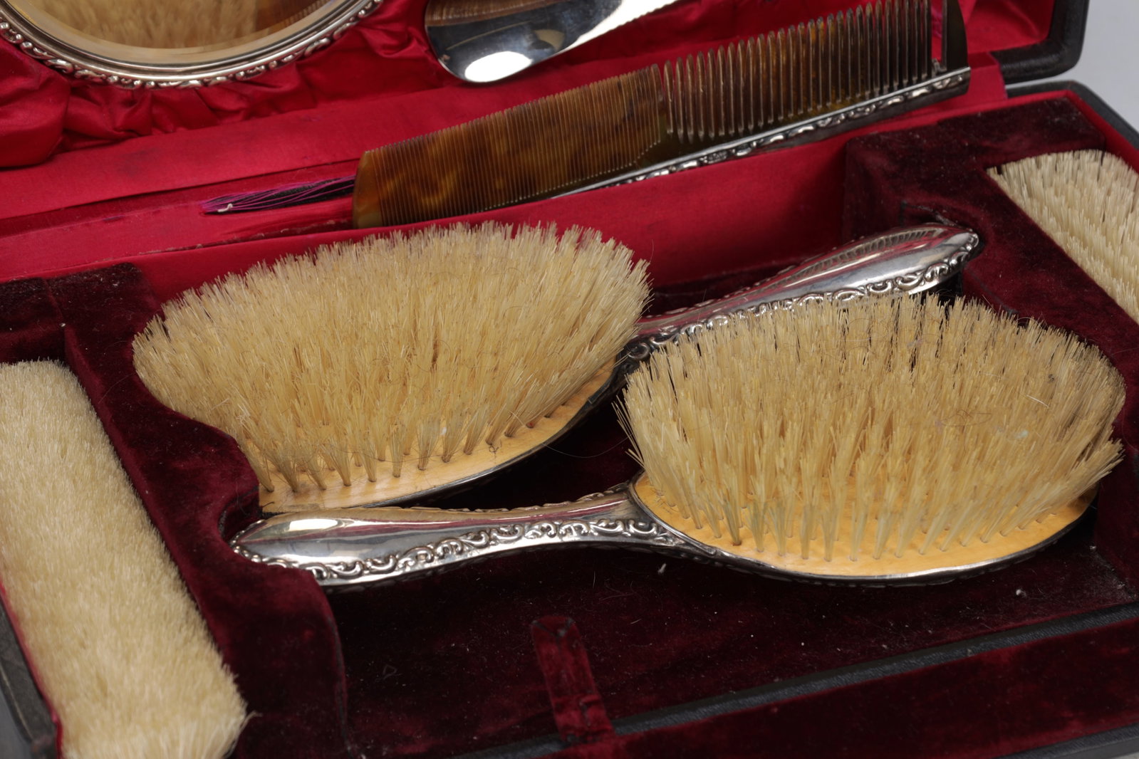 A VICTORIAN SILVER DRESSING TABLE SET IN FITTED CASE - 7