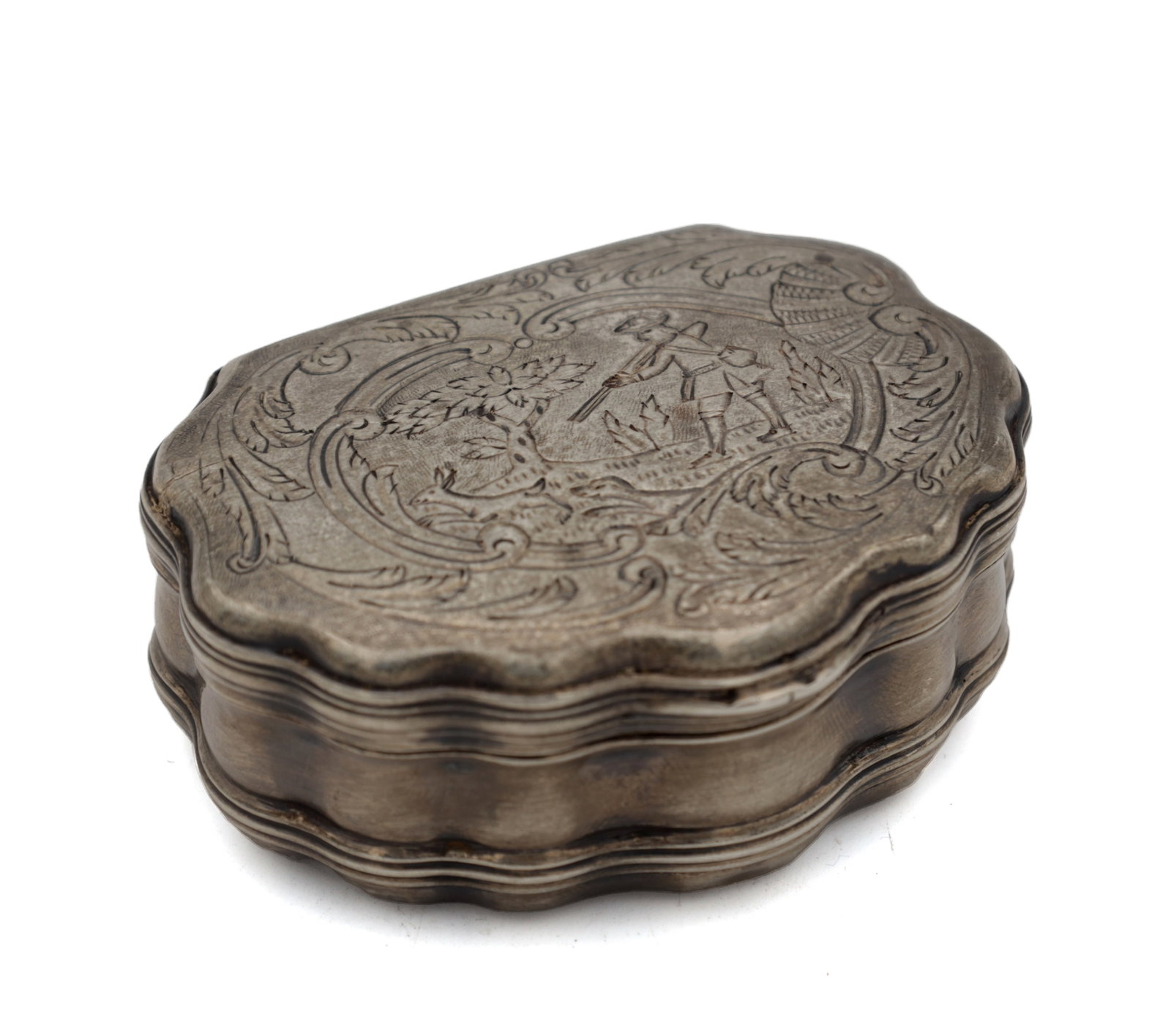 AN 18TH CENTURY CONTINENTAL SILVER ENGRAVED SNUFF BOX (1 of 6)