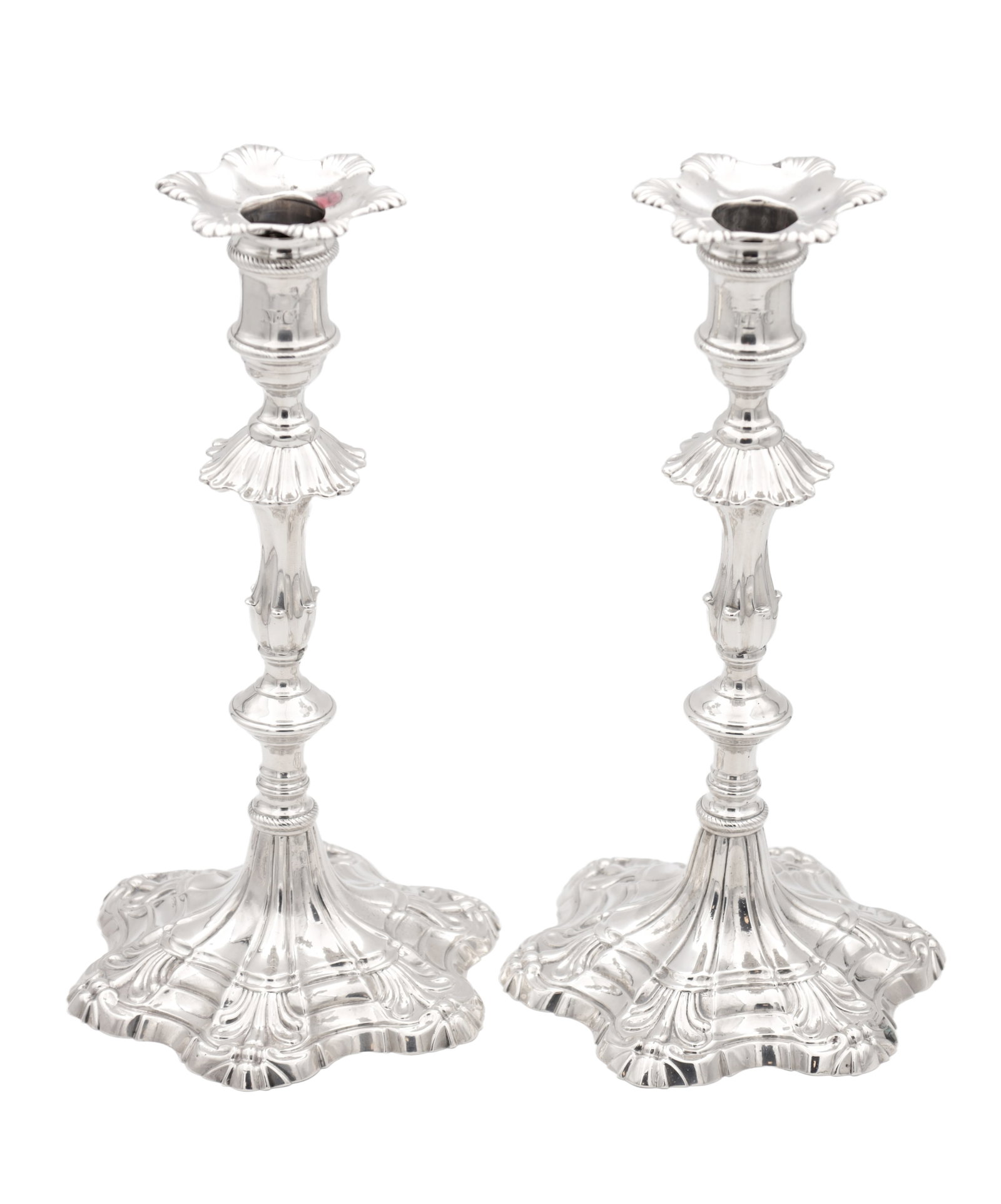A FINE PAIR OF GEORGE III ENGLISH CAST SILVER CANDLESTICKS BY EBENEZER COKER (1 of 11)