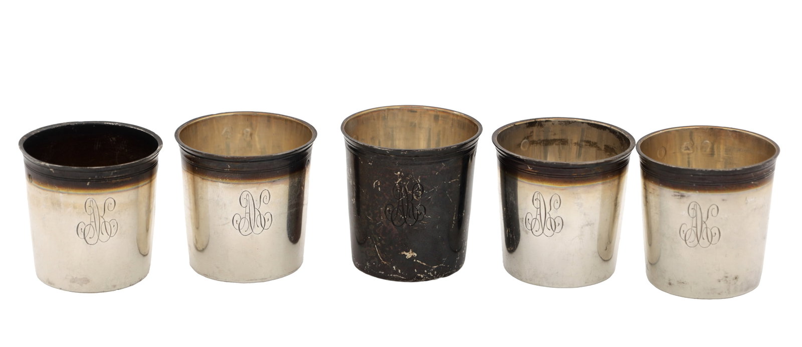 A SET OF FIVE FRENCH SILVER STIRRUP CUPS BY LE GUAY: A SET OF FIVE FRENCH SILVER STIRRUP CUPS BY LE GUAY of plain cylindrical form with reeded rims and engraved script monogram, hallmarked. Total weight app. 109g.