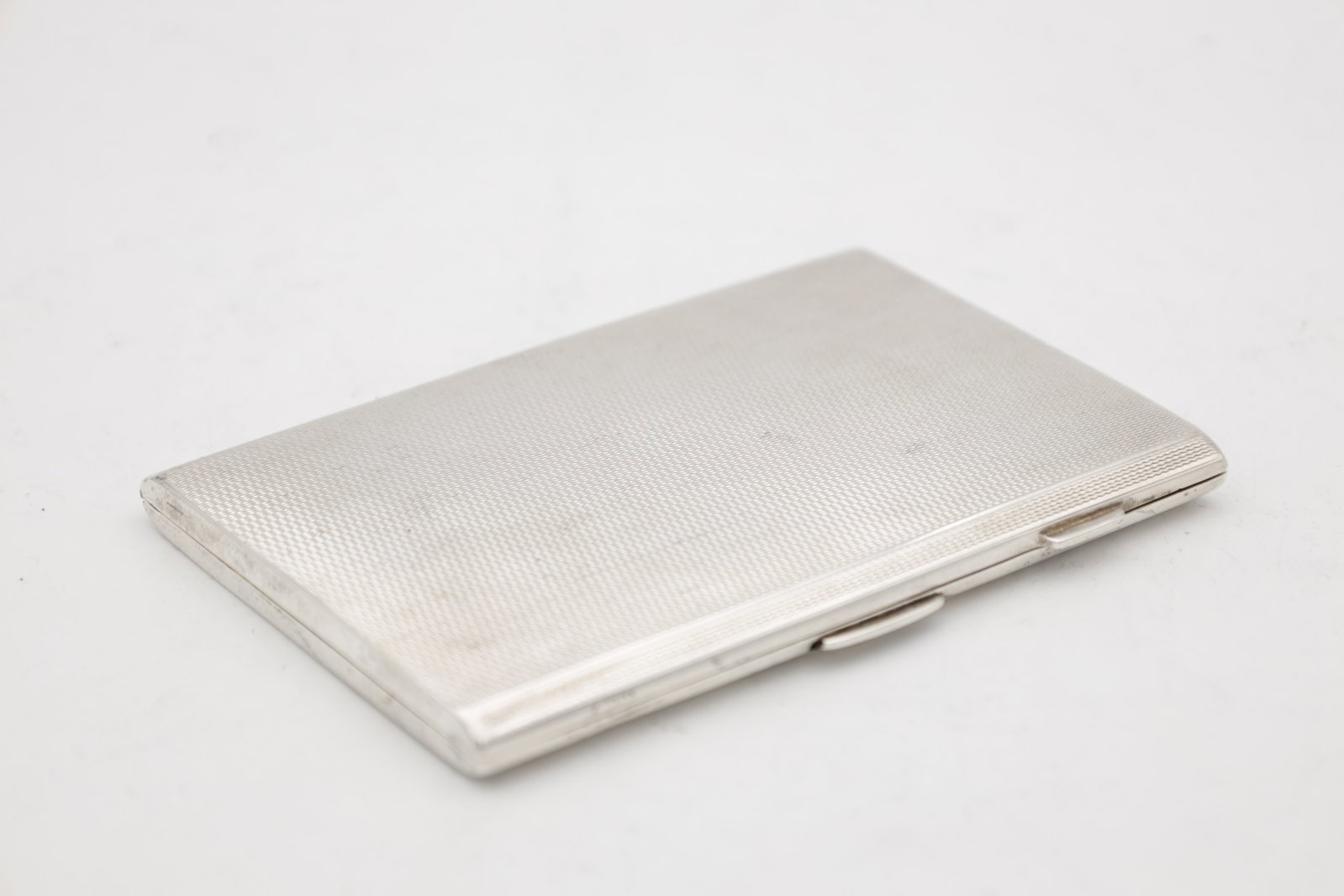 A MID 20TH CENTURY SILVER CIGARETTE CASE - 2