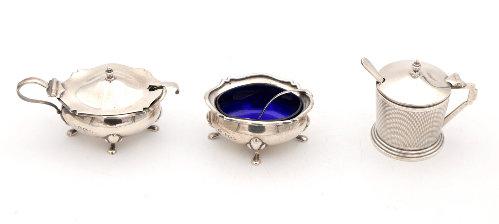 A COLLECTION OF 20TH CENTURY SILVER AND BLUE GLASS SALTS: A COLLECTION OF 20TH CENTURY SILVER AND BLUE GLASS SALTS Hallmarked Birmingham 20th Century. Total weight app. 120g. (3) (Height 6cm and shorter )