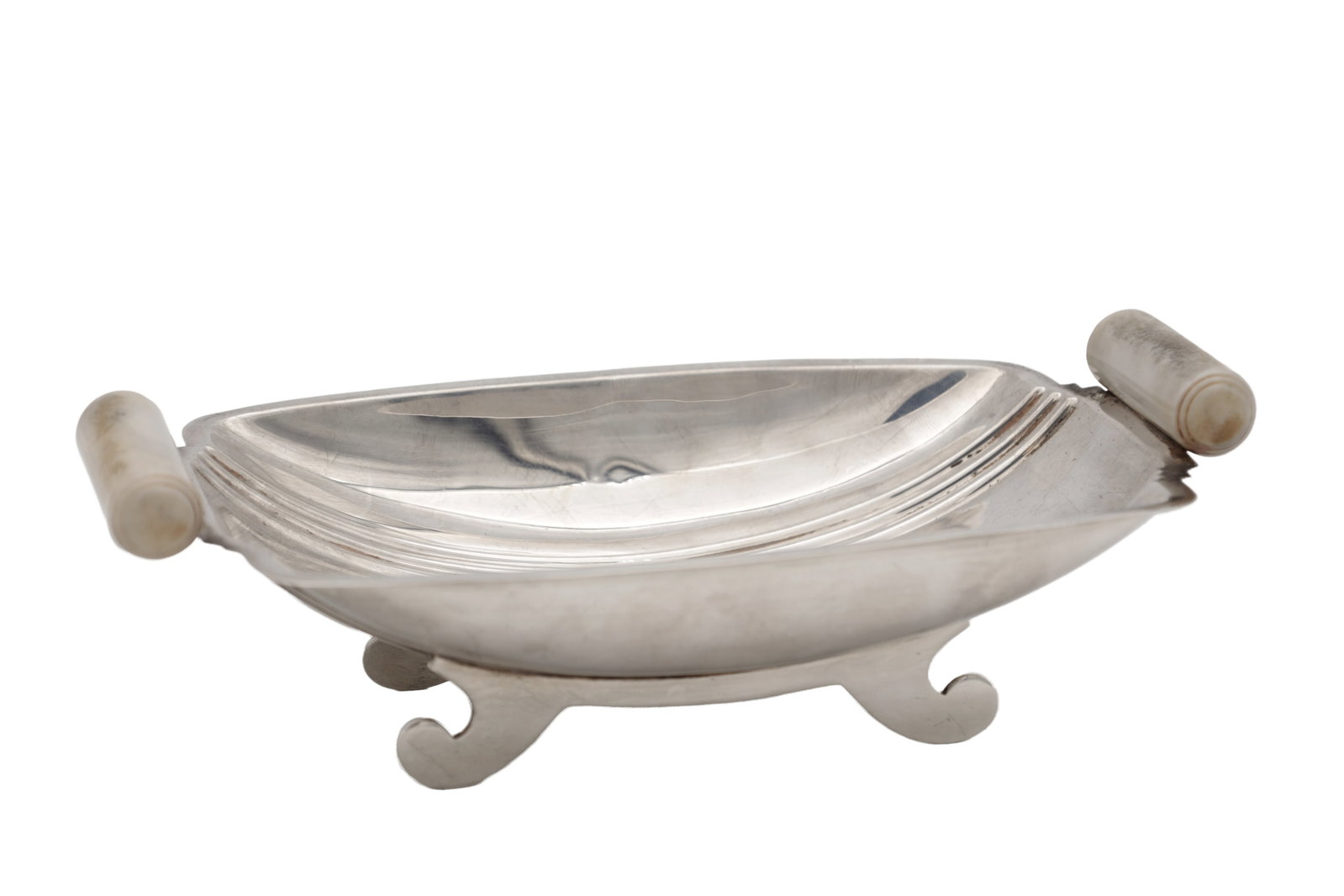 AN ART DECO SILVER AND BAKELITE HANDLED DISH (1 of 5)