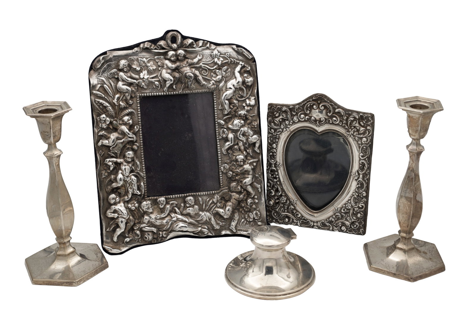 A COLLECTION OF 20TH CENTURY ENGLISH SILVER ITEMS: A COLLECTION OF 20TH CENTURY ENGLISH SILVER ITEMS comprising two photograph frames, one hallmarked Birmingham with worn date letter and the larger London 1989, a pair of candlesticks with filled