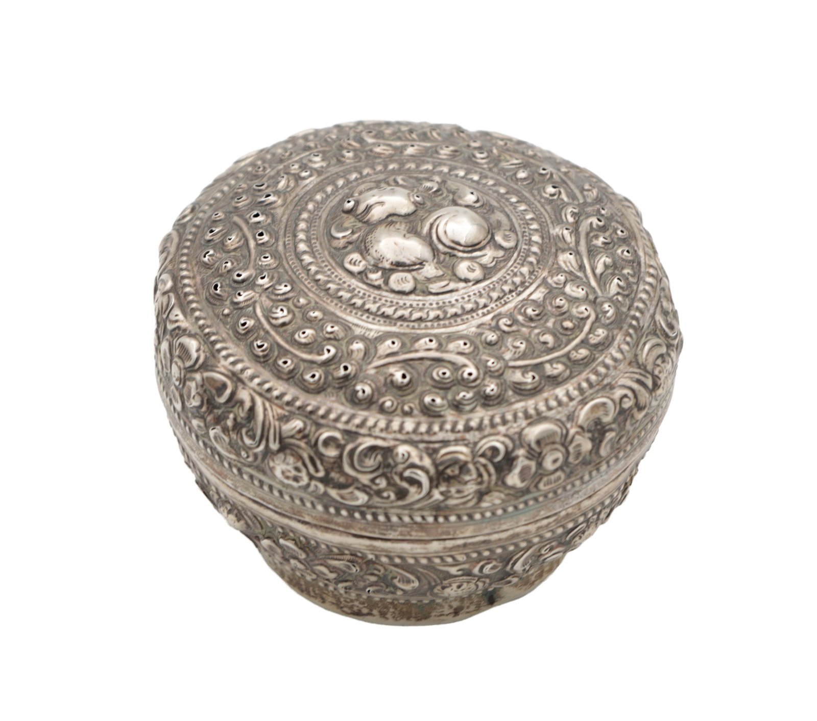 A 19TH/20TH CENTURY SILVER REPOUSSE BETEL BOX (1 of 5)