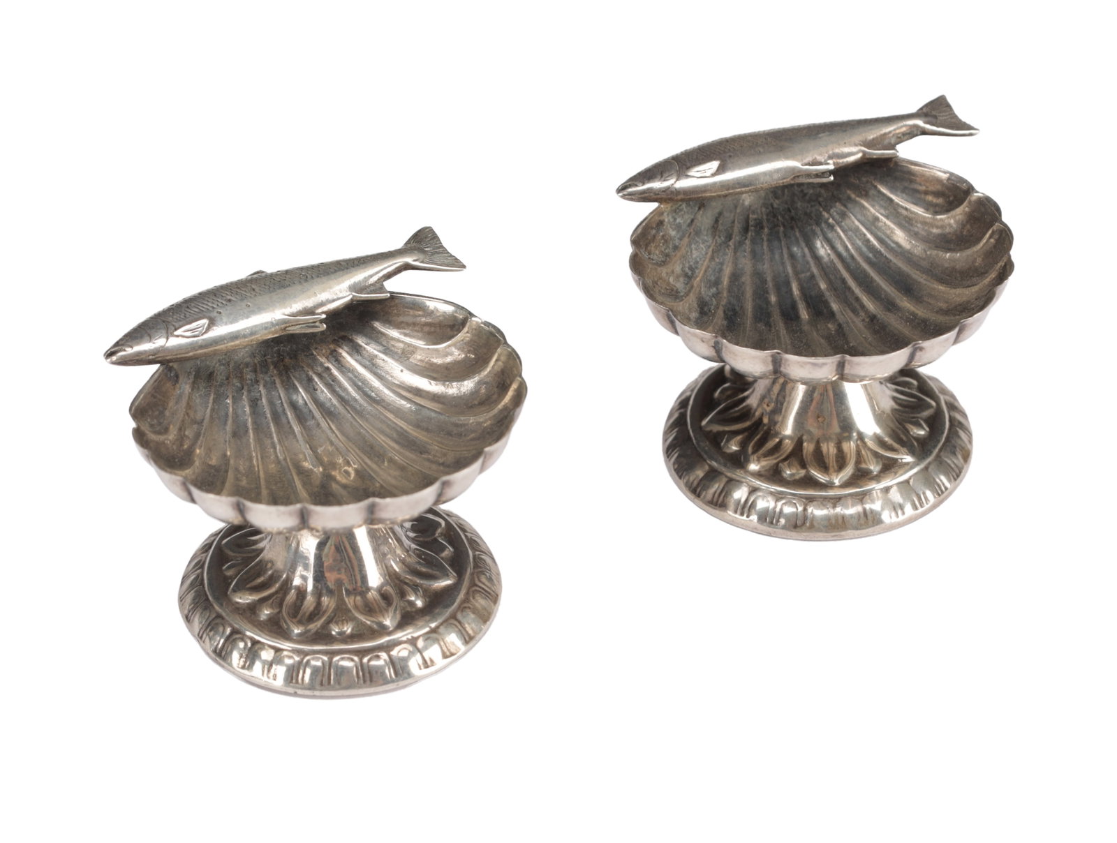 A PAIR OF 19TH CENTURY SILVER SHELL-FORM SALTS WITH FISH FINIALS (1 of 6)