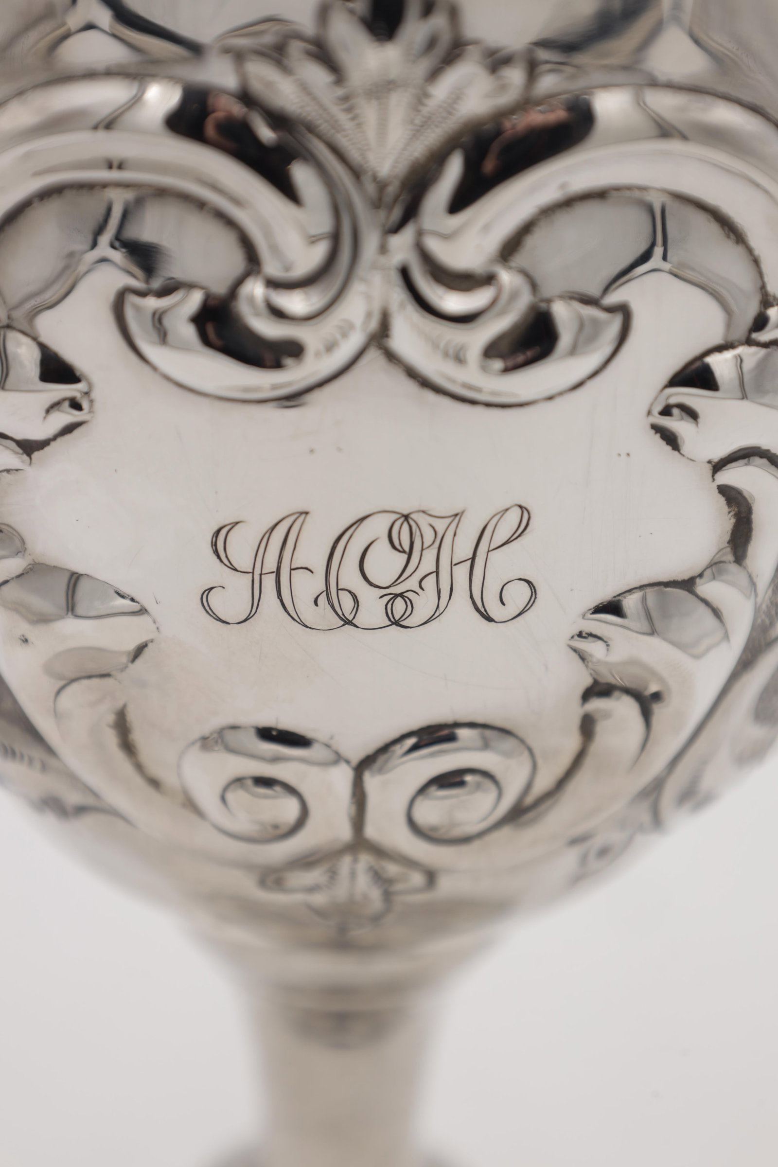 A SILVER TROPHY CUP WITH REPOUSSE DECORATION - 5