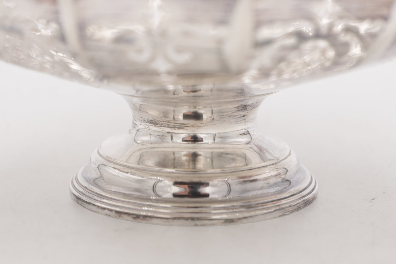 A GEORGE V ENGLISH SILVER SWING-HANDLED BASKET - 2